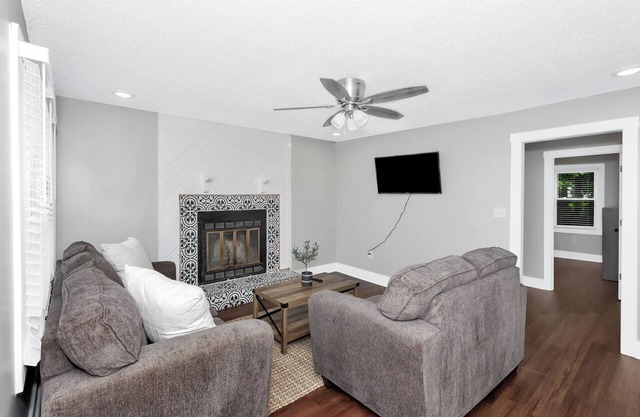 Comfortable 2/1 with A Dedicated Workspace