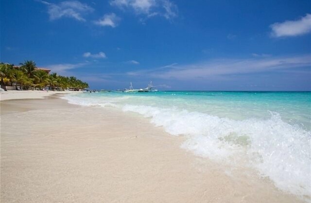 Comfortable 2 bedroom apartment in West End- Sunset Villa 12D