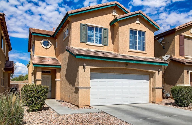 Comfortable 3 Bedroom 2.5 Bath Family Home in North Las Vegas