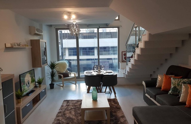 Comfortable 3-bedroom Duplex with balcony in Sanchinarro