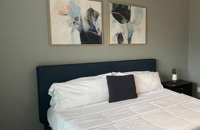 Comfortable 3BR & 2BA/Full Kitchen/Parking