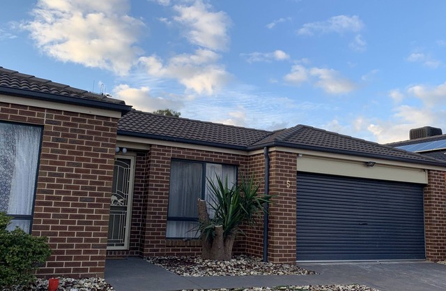 Comfortable 4 Bedroom house in Shepparton