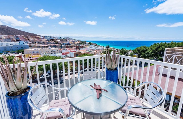 Comfortable and central apartment with great location and sea views
