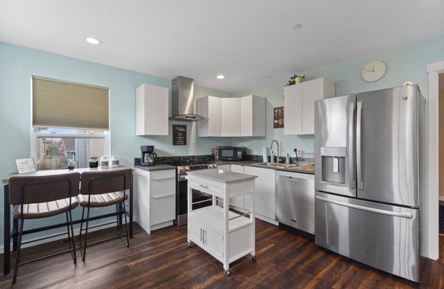 Comfortable and fully loaded apartment walking distance to Old Town.