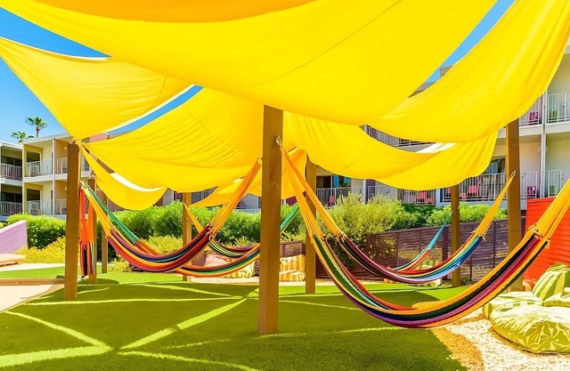 Comfortable and Stylish Unit. Near Canyon Estates Golf Course and Palm Canyon!