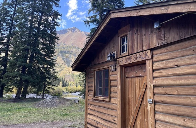Comfortable Cabin next to Yellowstone National Park