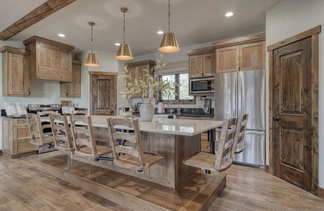 Comfortable cabin rentals at the crossroads of Yellowstone and Jackson Hole