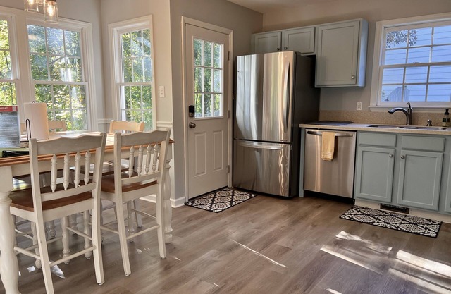 Comfortable, Clean, and Convenient to Everything!