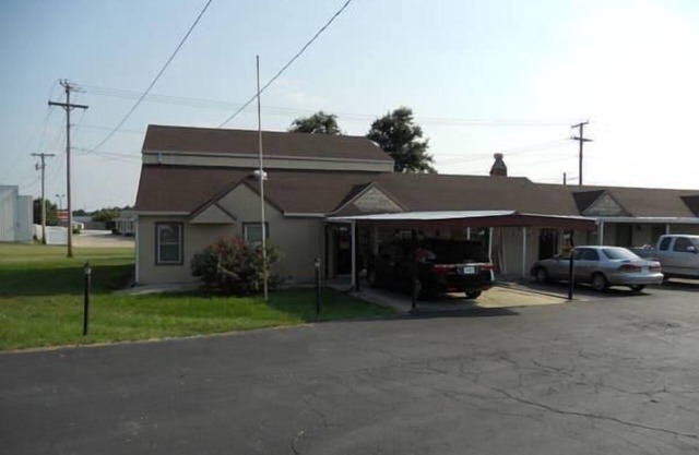 Comfortable Countryside Stay at Knights Inn Harrisonville! Free Parking