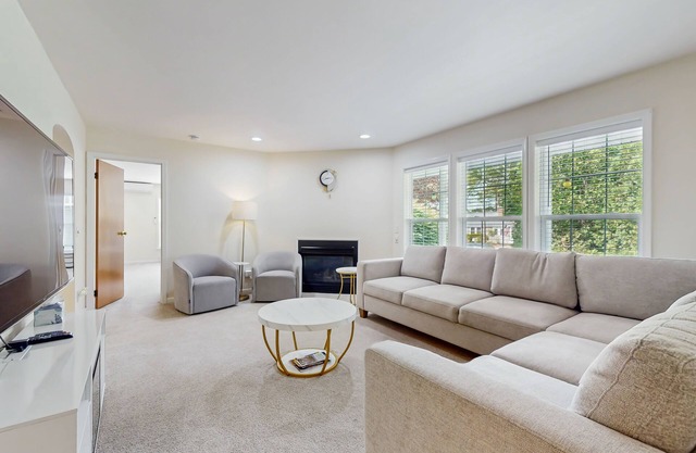 Comfortable family getaway near the beach with patio, grill, WiFi and AC