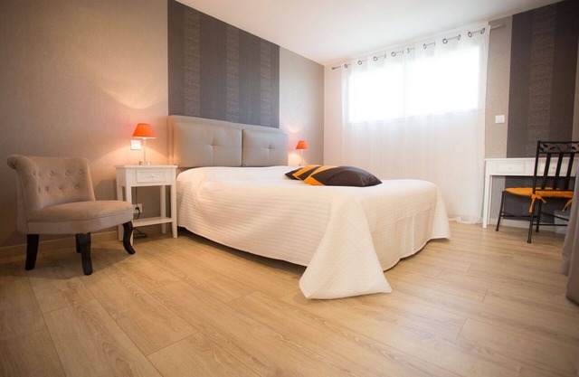Comfortable guest room "les Bruyères" in the rising sun