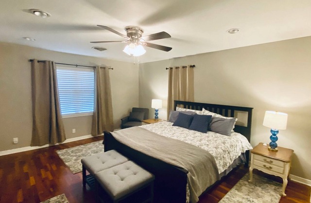 Comfortable home in the heart of Conroe, Texas and minutes away from Lake Conroe