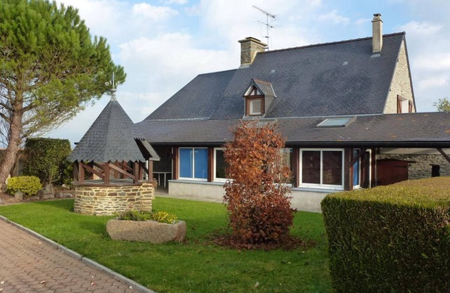 Comfortable house with garden and pets allowed at the foot of Mont Saint-Michel