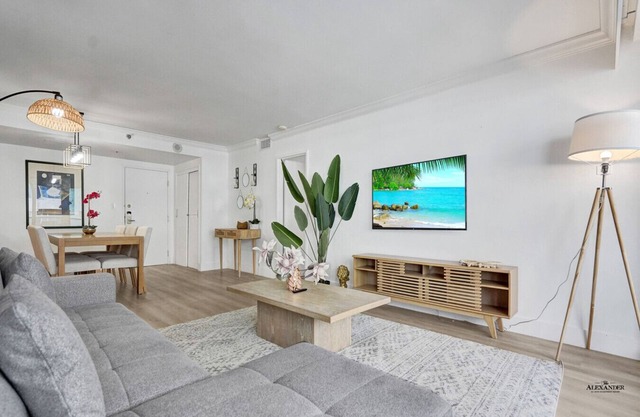 Comfortable Ocean View Condo/Beach Service/1214