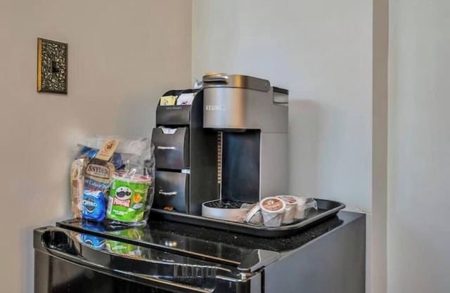 Comfortable Queen Getaway. Free Parking Near Top Downtown Calistoga Attractions!