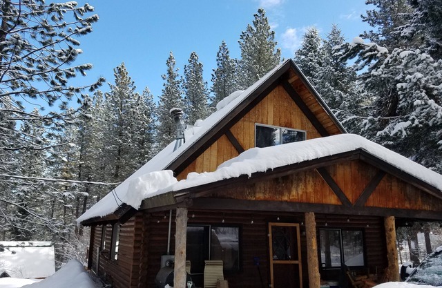 Comfortable, Quiet, Roomy Cabin in the Woods!