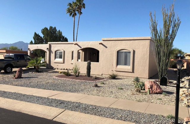 Comfortable relaxing 1300 sq. ft. Fully Equipped Green Valley Home with View