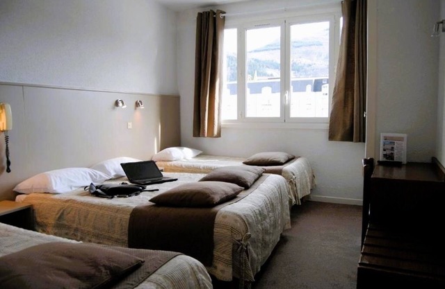 Comfortable Stay w/Pet-Friendly Rooms & Convenient Parking