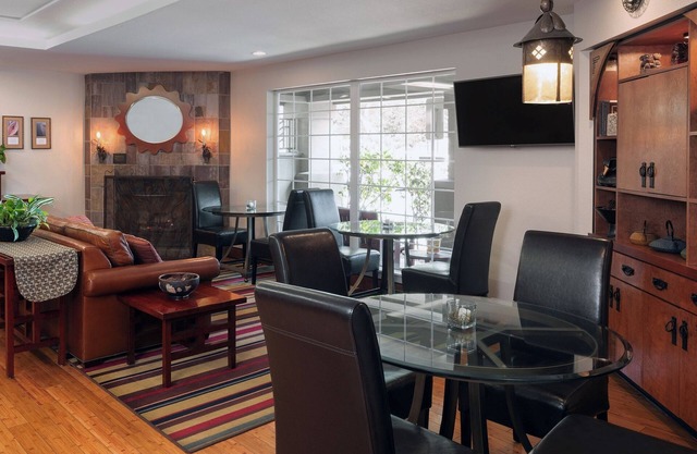 Comfortable Suite w/Full Kitchen, Close to Miners Ravine Nature Reserve!