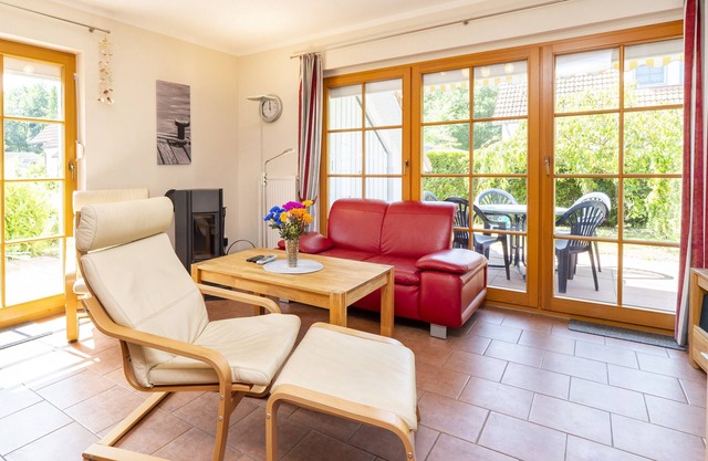 Comfortable terraced house with terrace, garden and pool in the Freesenbruch vacation park