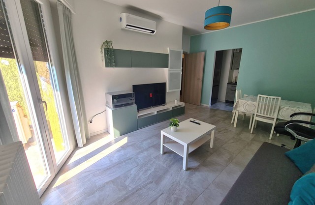 Comfortable three-room apartment in the green of Milan near the subway and parking