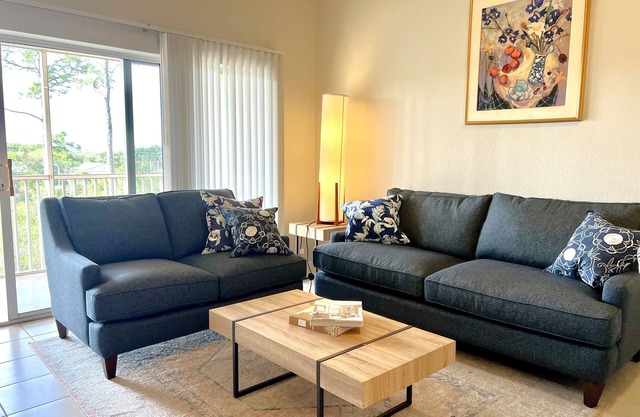 Comfortable Top Floor Condo with Pool, Great Location!