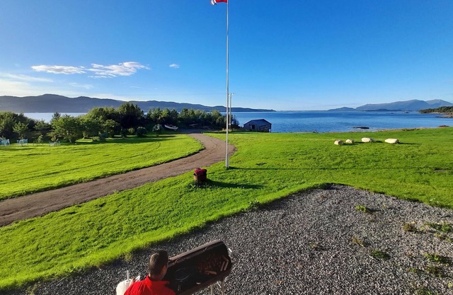 Comfortable vacation apartment with a view of the water.