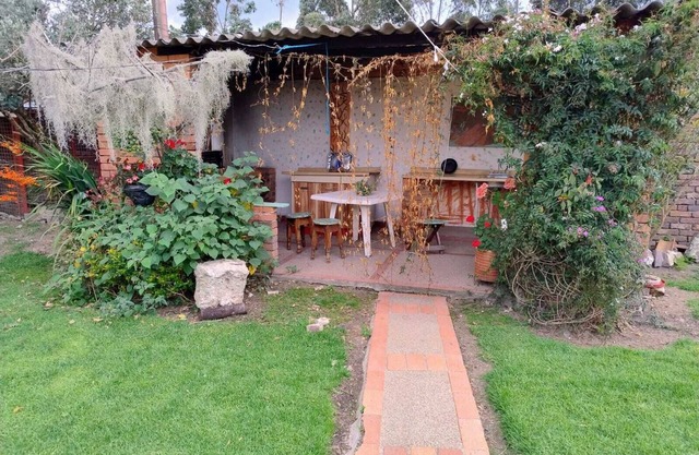 Comfortable villa, in a very good location and surrounded by gardens.