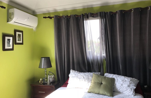 COMFORTABLE with work desk (DESK) and WIFI, with view, restaurants and more