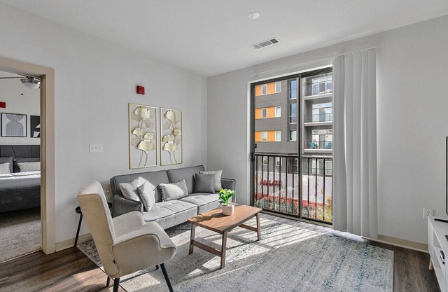 Comfy 2BR in Mid-Rise | Perfect for Groups