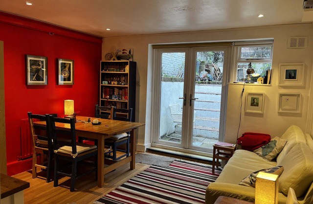 Comfy child/dog friendly garden flat heart Camden