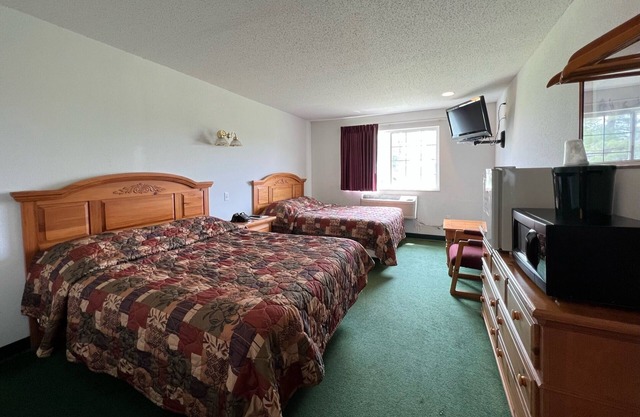 Comfy Double Queen Economy Room with Free Parking!