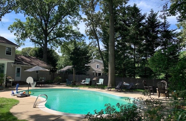 Commissioning Week Escape with Pool and Beautiful 4 Seasons room