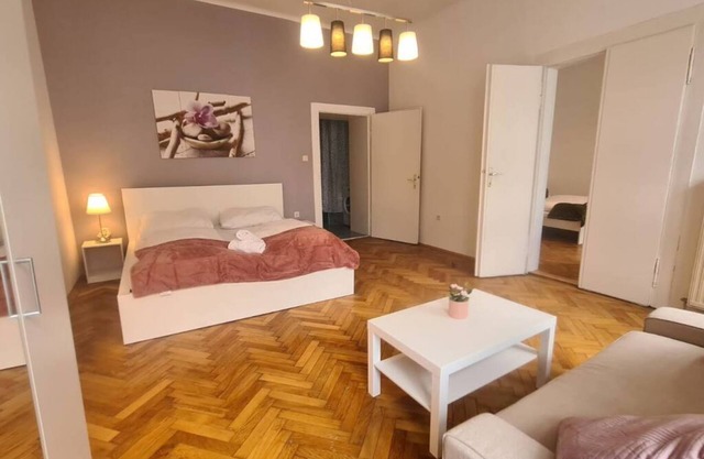 Commodious 3BR Apt. Ideal for Families and Friends