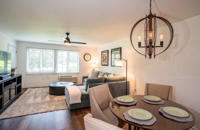 Community Pool - Near Lake Como - Interlaken for 6