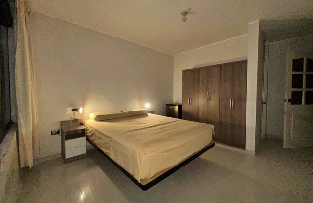 COMPLETE DUPLEX WITH 2 BEDROOMS AND 3 BATHROOMS