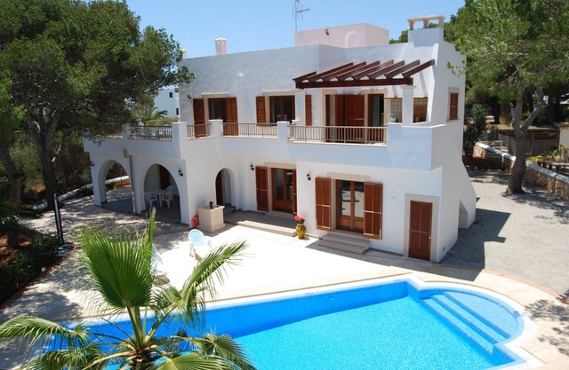 Completely renovated villa with private pool, solarium and barbecue