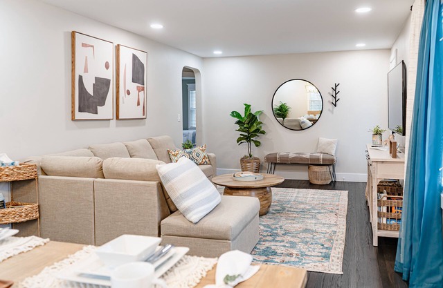 Completely Remodeled 2 Bed 2 Bath Home Close to Beaches and Wineries w/2 Patios