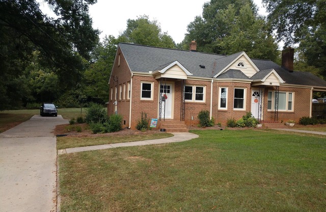 Completely renovated single family home with new furnishings.