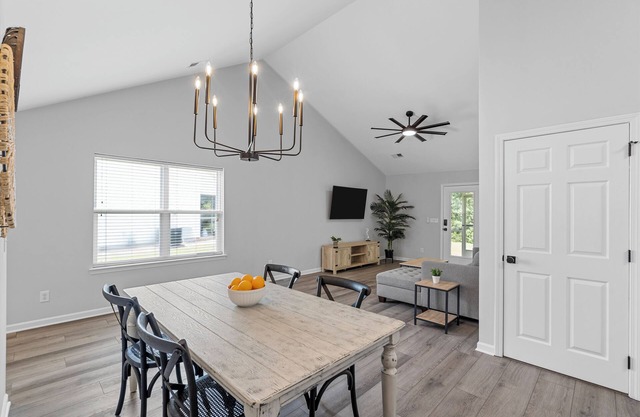 Completely renovated 2bed/2bath getaway! Minutes to Charleston!