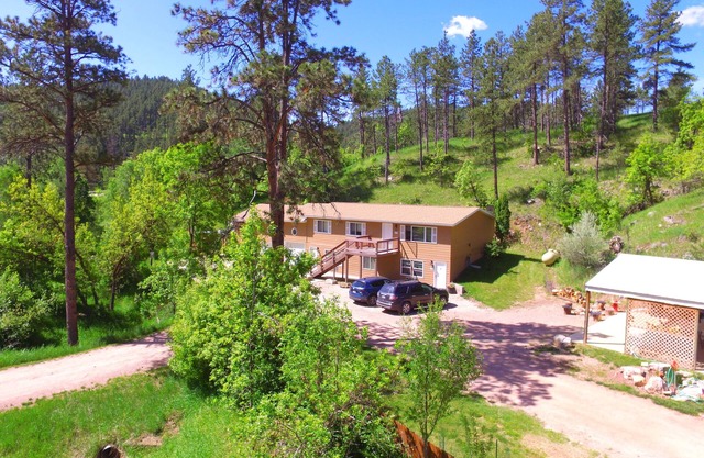 Complimentary bicycles, wildlife, hiking trails and 10 min from downtown!