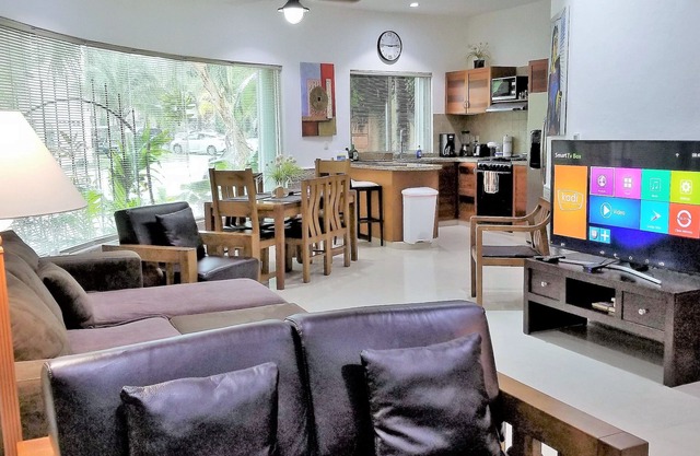 Condo Bellmare Luxury front of lagon 4 step to the priv Pool 1 min to the Beach