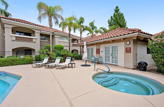 Condo in a gated community with balcony, pool, hot tub, gym - near Talking Stick