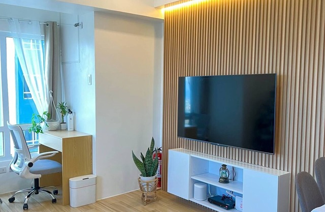 Condo in GMA Quezon City w/Videoke & Parking