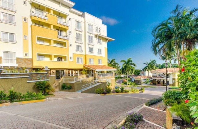 CONDO IN LUXURY GOLF CLUB