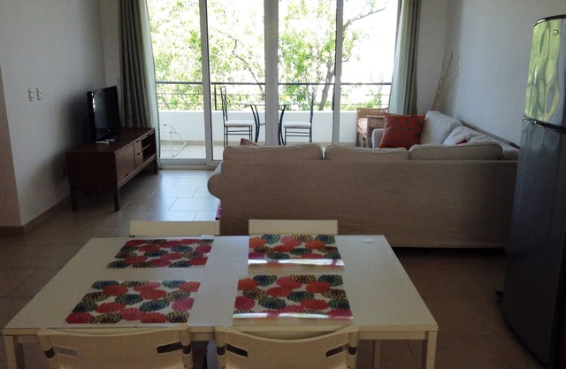 Condo On Quiet Sandy Beach, With Infinity Pool, A/C, BBQ, Wi-fi, Near Everything