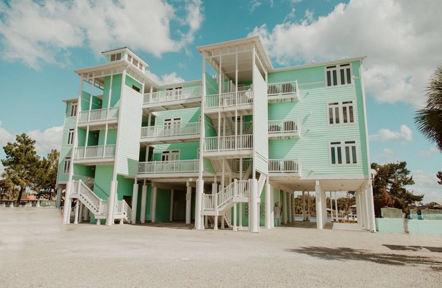 Condo with boat slip and Swimming pool - Sleeps 6