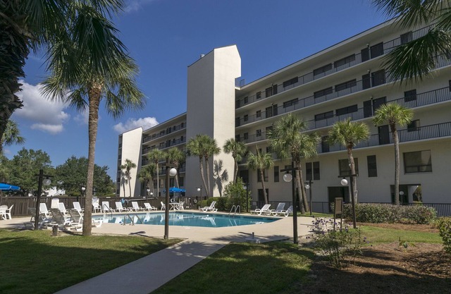 Condo with community pool and easy beach access located at North Litchfield Beach.