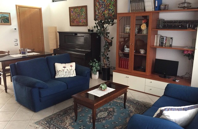 Confortable and quite. Perfect for who want to visit Florence. Easy Parking.