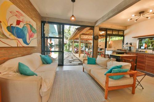 Conforto na Praia do Puruba - 5 quartos, completa, 200m do mar